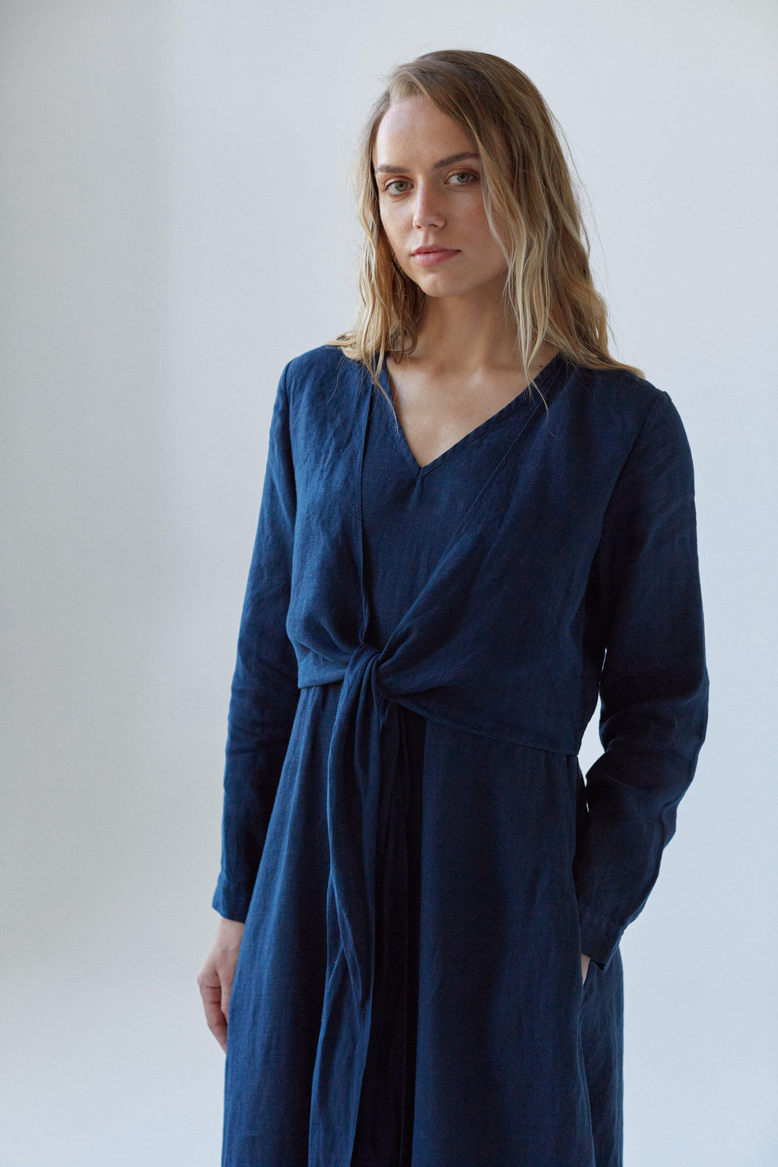 V-neck Navi Linen Dress with sleeves