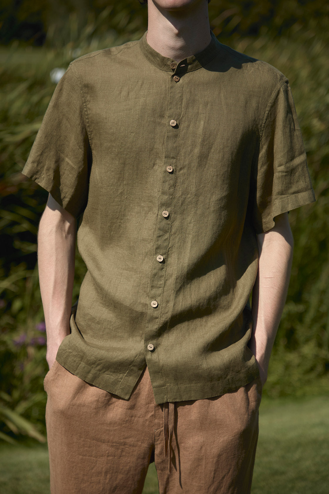 band colar linen shirt elbow-length sleeves