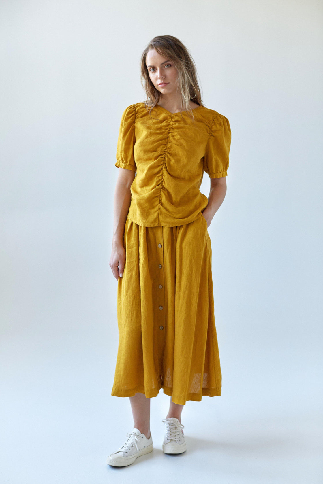 women's linen v neck tee shirts yellow - Manufacture de Lin