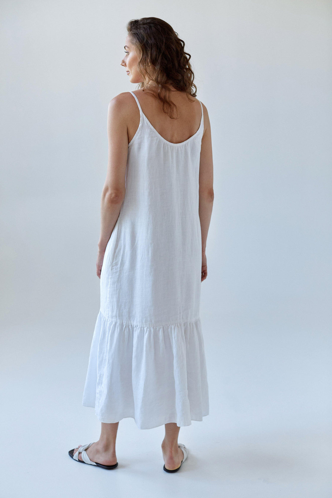 White linen dress with ruffle hem - Manufacture de Lin